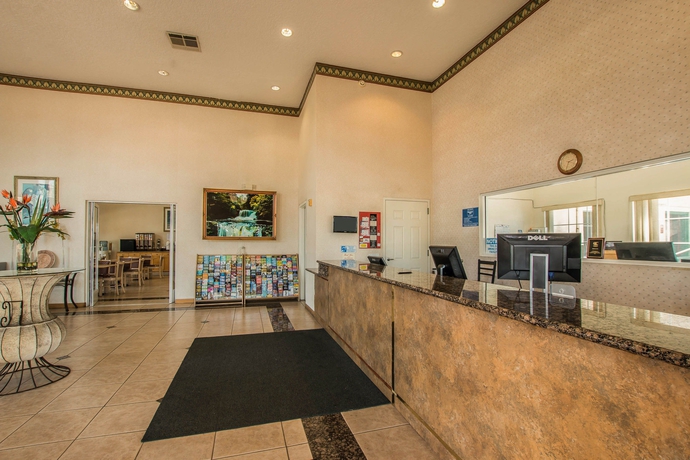 Imagen de los interiores del Hotel Rodeway Inn Oceanside Marina. Foto 16