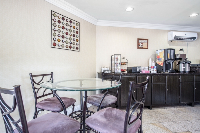 Imagen del bar/restaurante del Hotel Rodeway Inn Old Town Temecula. Foto 9