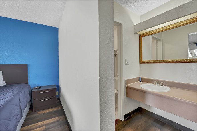 Imagen de la habitación del Hotel Rodeway Inn Orange Park - Jacksonville near Naval Air Station. Foto 7
