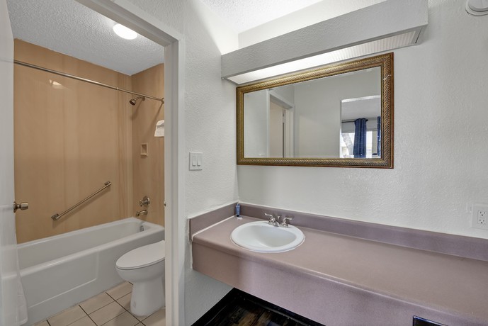 Imagen de la habitación del Hotel Rodeway Inn Orange Park - Jacksonville near Naval Air Station. Foto 9