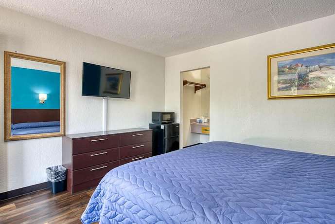 Imagen de la habitación del Hotel Rodeway Inn Orange Park - Jacksonville near Naval Air Station. Foto 15