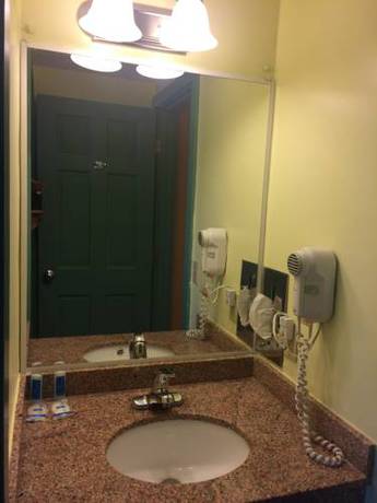 Imagen de la habitación del Hotel Rodeway Inn Orleans - Cape Cod. Foto 6