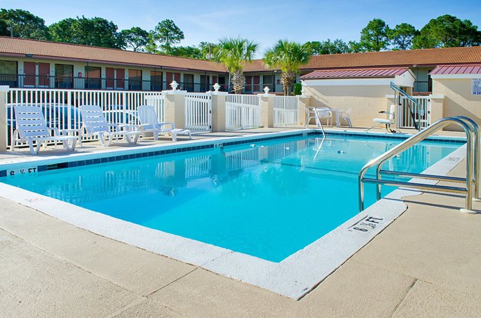 Imagen de la piscina del Hotel Rodeway Inn Panama City. Foto 13