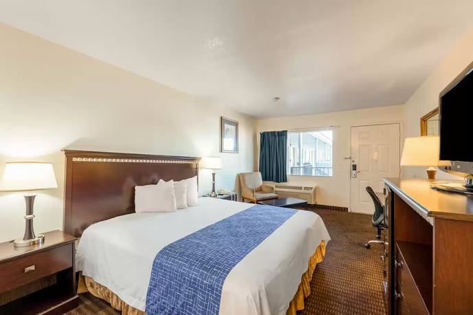 Imagen de la habitación del Hotel Rodeway Inn Phoenix North I-17, Phoenix. Foto 11