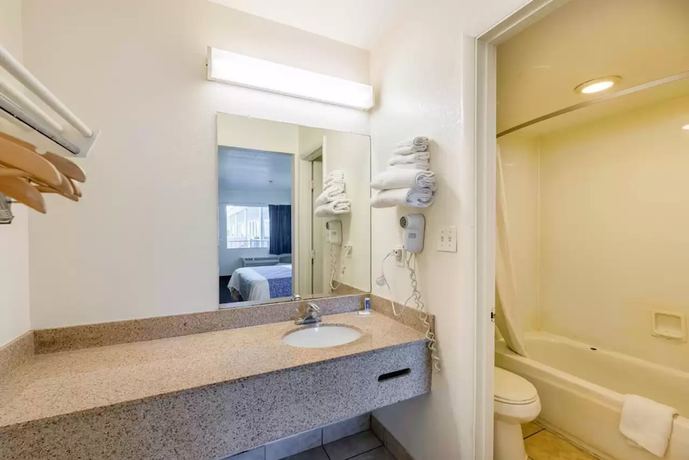 Imagen de la habitación del Hotel Rodeway Inn Phoenix North I-17, Phoenix. Foto 14