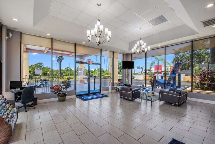 Imagen de los interiores del Hotel Rodeway Inn Port Richey North. Foto 20