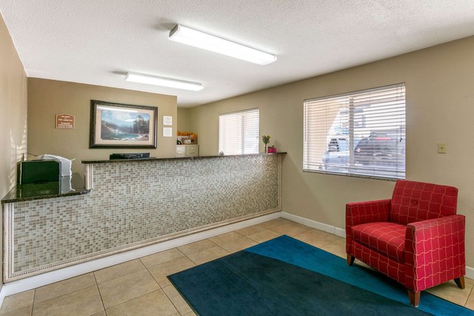 Imagen de los interiores del Hotel Rodeway Inn Rapid City. Foto 19