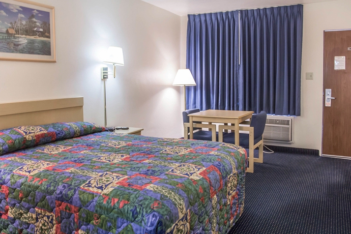 Imagen de la habitación del Hotel Rodeway Inn Regalodge. Foto 4