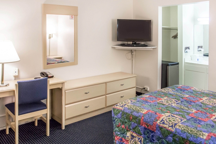 Imagen de la habitación del Hotel Rodeway Inn Regalodge. Foto 5