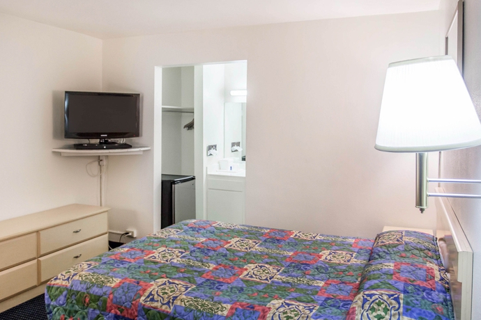 Imagen de la habitación del Hotel Rodeway Inn Regalodge. Foto 6