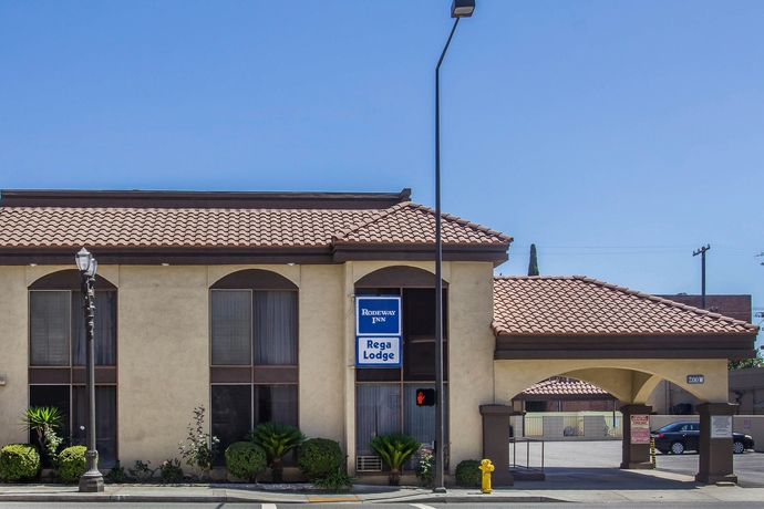 Imagen de los exteriores del Hotel Rodeway Inn Regalodge. Foto 13