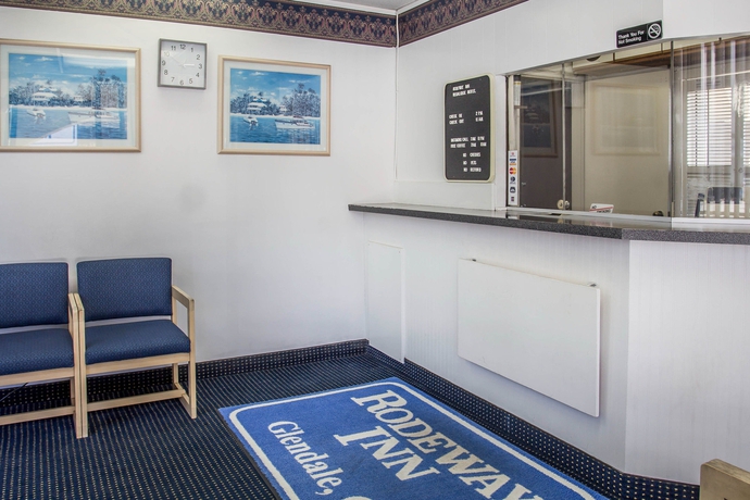 Imagen de los interiores del Hotel Rodeway Inn Regalodge. Foto 14
