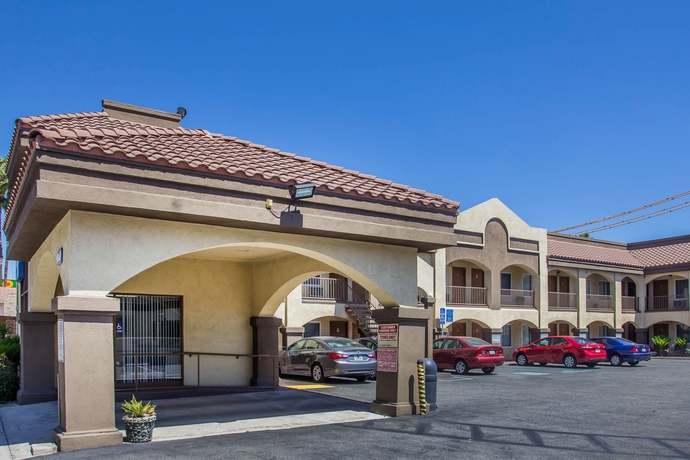 Imagen general del Hotel Rodeway Inn Regalodge. Foto 3