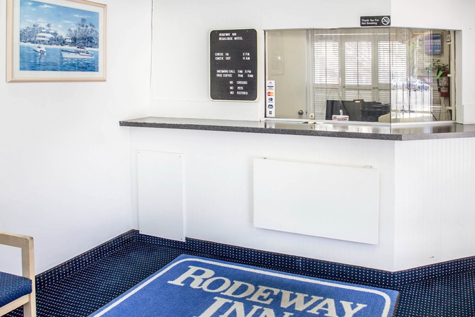 Imagen de los interiores del Hotel Rodeway Inn Regalodge. Foto 16