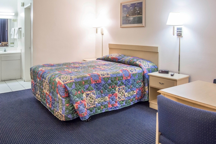 Imagen de la habitación del Hotel Rodeway Inn Regalodge. Foto 11