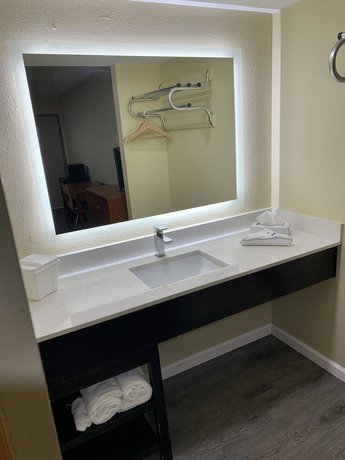 Imagen de la habitación del Hotel Rodeway Inn Sacramento - University Area. Foto 5