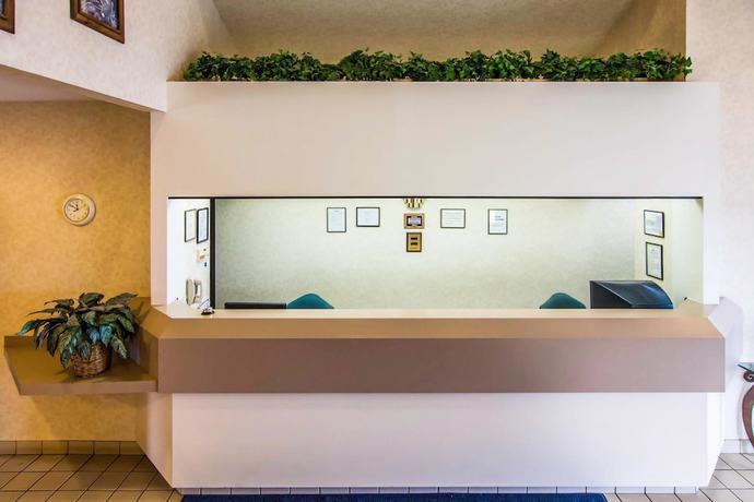Imagen de los interiores del Hotel Rodeway Inn Salem. Foto 14