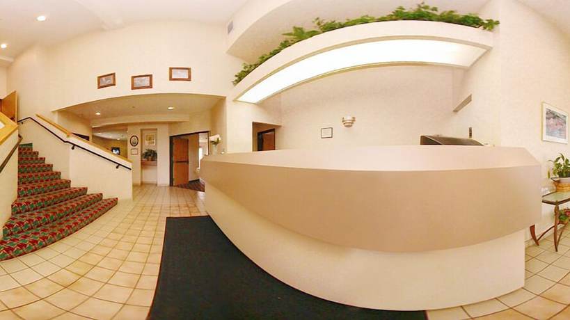 Imagen de los interiores del Hotel Rodeway Inn Salem. Foto 17
