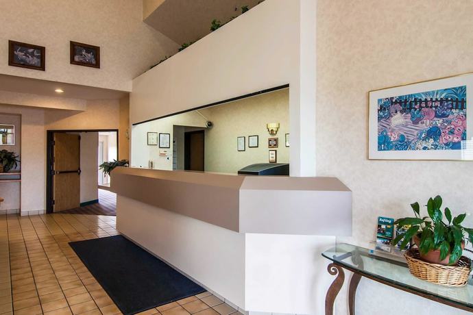 Imagen de los interiores del Hotel Rodeway Inn Salem. Foto 18