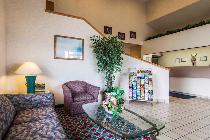Imagen de los interiores del Hotel Rodeway Inn Salem. Foto 20