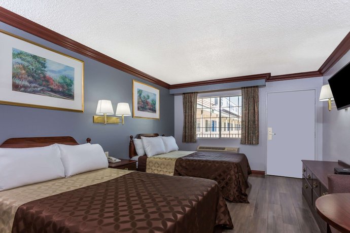 Imagen de la habitación del Hotel Rodeway Inn San Bernardino. Foto 2