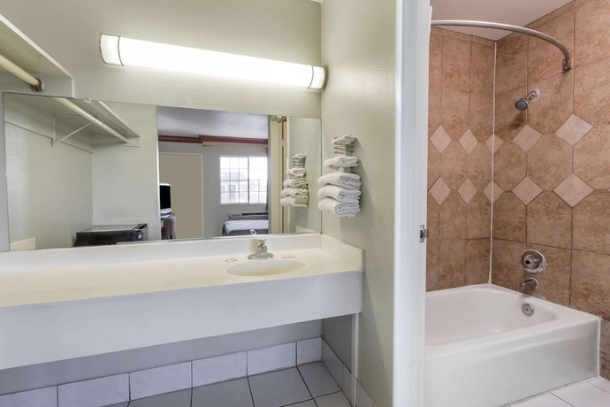 Imagen de la habitación del Hotel Rodeway Inn San Bernardino. Foto 6