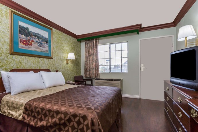 Imagen de la habitación del Hotel Rodeway Inn San Bernardino. Foto 8