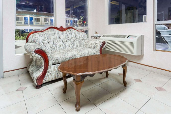 Imagen de los interiores del Hotel Rodeway Inn San Bernardino. Foto 13