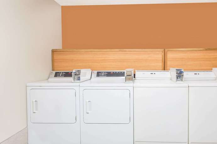Imagen de los interiores del Hotel Rodeway Inn San Bernardino. Foto 14