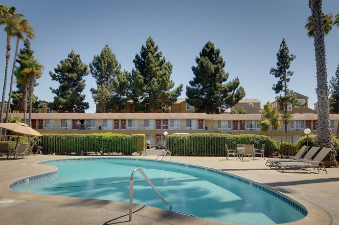 Imagen de la piscina del Hotel Rodeway Inn Santa Clara El Camino Real. Foto 18