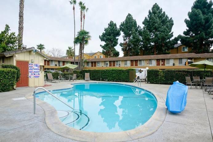 Imagen de la piscina del Hotel Rodeway Inn, Santa Clara. Foto 19