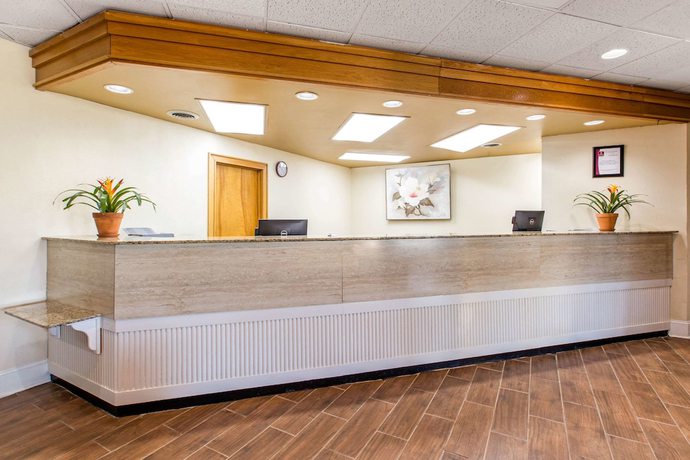 Imagen de los interiores del Hotel Rodeway Inn Santee I-95. Foto 16
