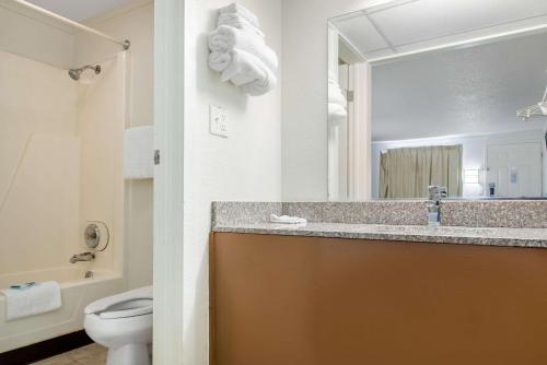 Imagen de la habitación del Hotel Rodeway Inn Sharonville. Foto 4