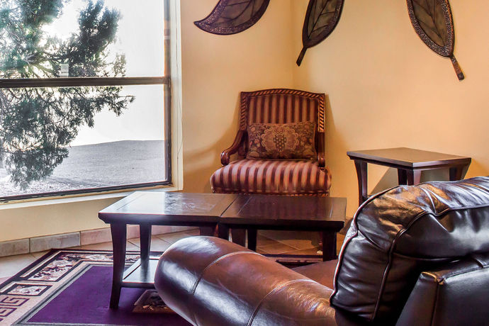 Imagen de los interiores del Hotel Rodeway Inn Silver Creek Inn. Foto 16