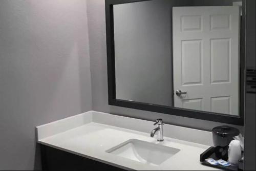 Imagen de la habitación del Hotel Rodeway Inn South. Foto 10