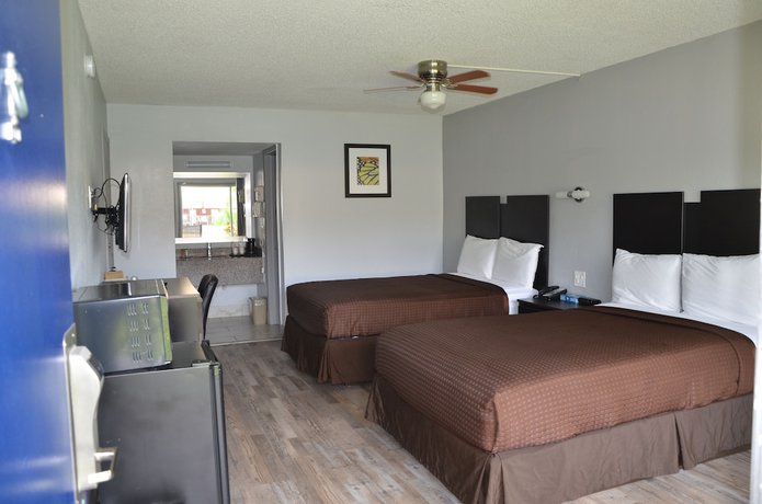 Imagen de la habitación del Hotel Rodeway Inn Sun City Center. Foto 2