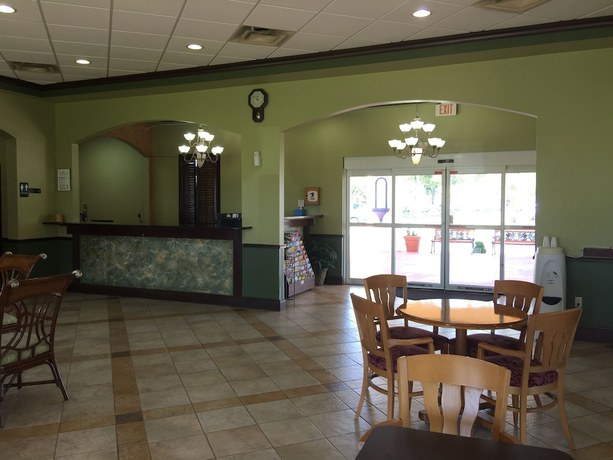 Imagen de los interiores del Hotel Rodeway Inn Sun City Center. Foto 14