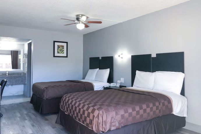 Imagen de la habitación del Hotel Rodeway Inn Sun City Center. Foto 3