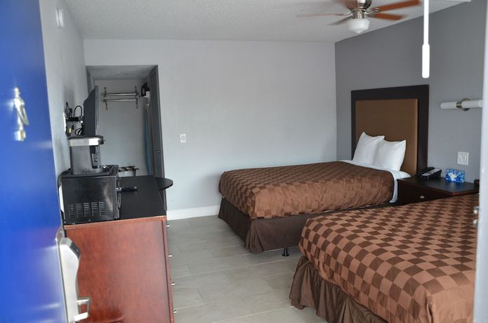 Imagen de la habitación del Hotel Rodeway Inn Sun City Center. Foto 5