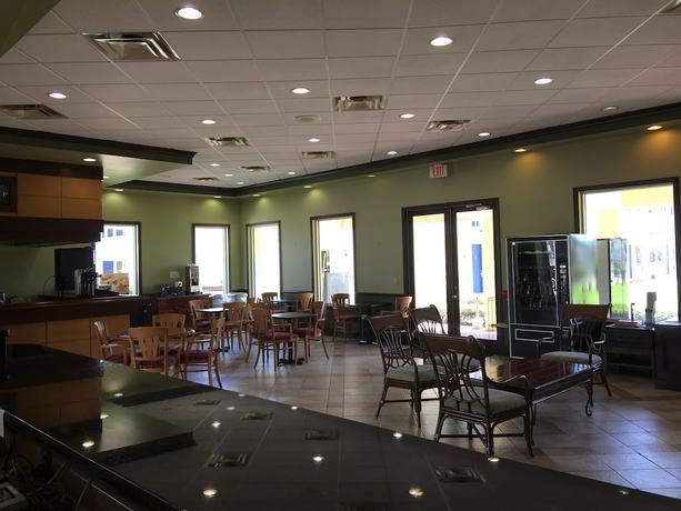 Imagen de los interiores del Hotel Rodeway Inn Sun City Center. Foto 17