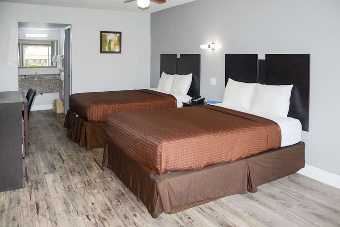 Imagen de la habitación del Hotel Rodeway Inn Sun City Center. Foto 6