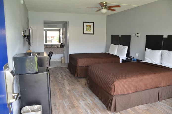 Imagen de la habitación del Hotel Rodeway Inn Sun City Center. Foto 7