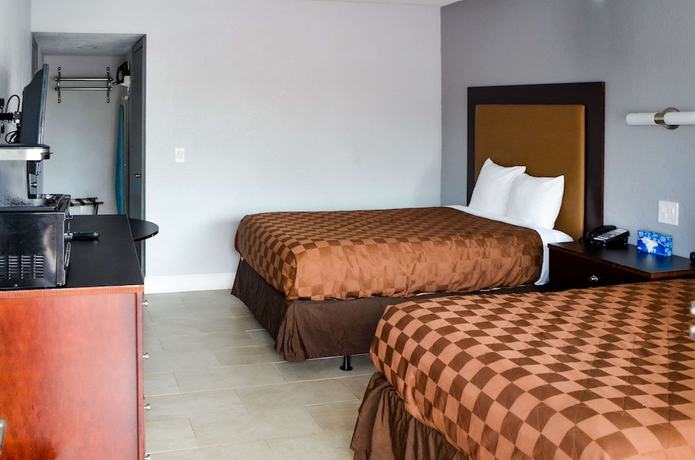 Imagen de la habitación del Hotel Rodeway Inn Sun City Center. Foto 9