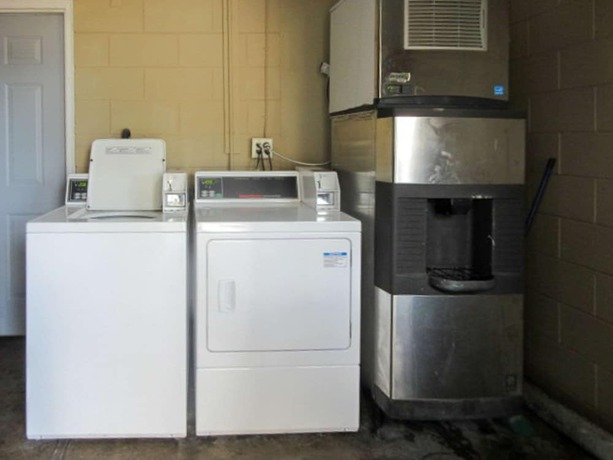 Imagen de los interiores del Hotel Rodeway Inn Terre Haute. Foto 19