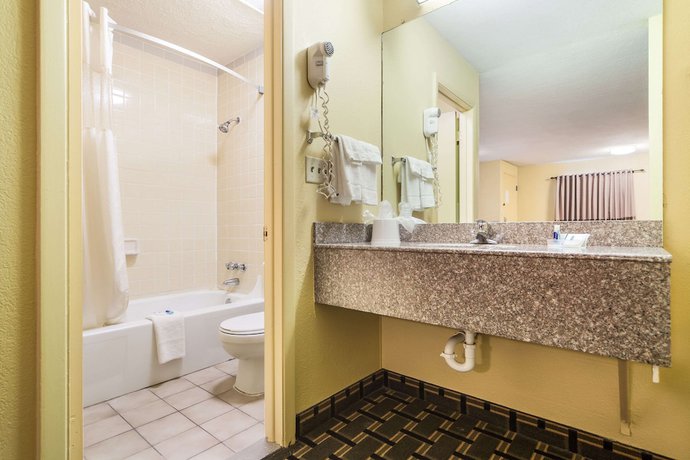 Imagen de la habitación del Hotel Rodeway Inn University District. Foto 15