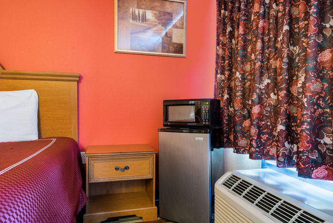 Imagen de la habitación del Hotel Rodeway Inn University. Foto 5