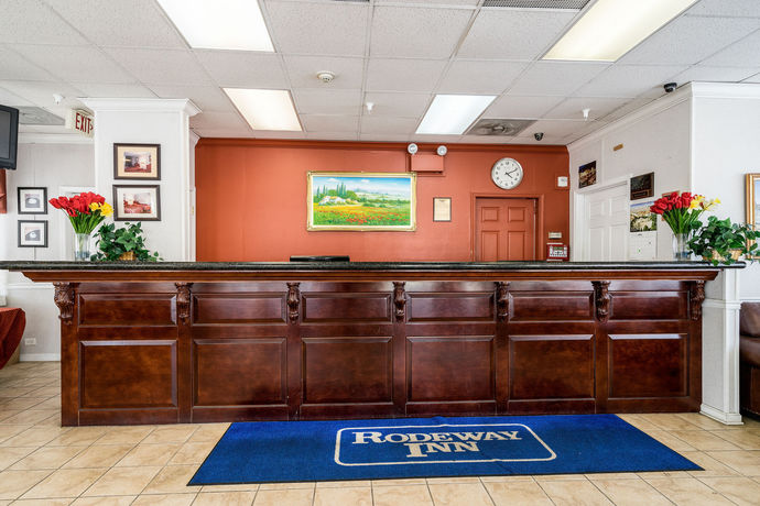 Imagen de los interiores del Hotel Rodeway Inn University. Foto 8