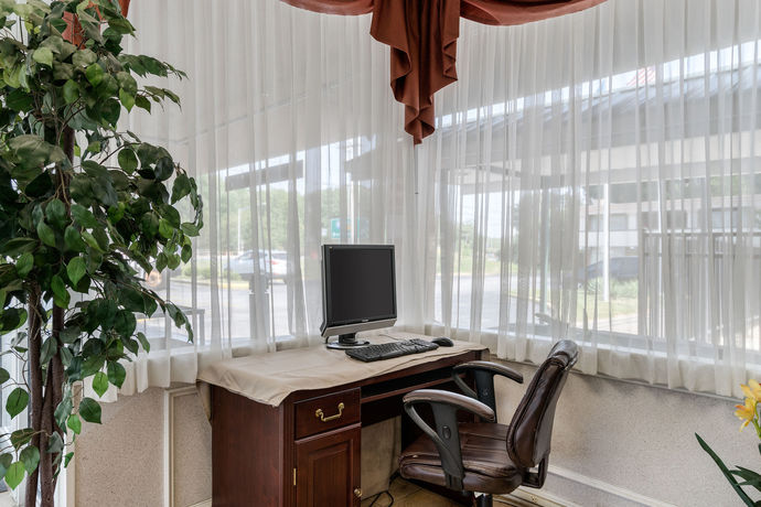 Imagen de los interiores del Hotel Rodeway Inn University. Foto 10