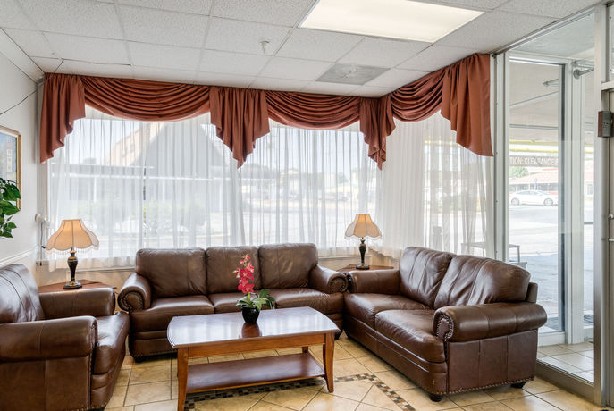 Imagen de los interiores del Hotel Rodeway Inn University. Foto 11