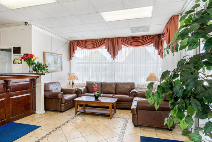 Imagen de los interiores del Hotel Rodeway Inn University. Foto 12